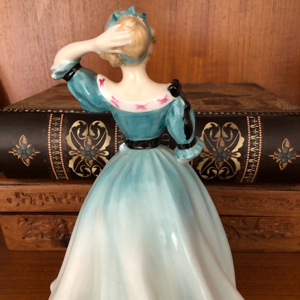 Royal Doulton Figurine - Picture 3 of 6